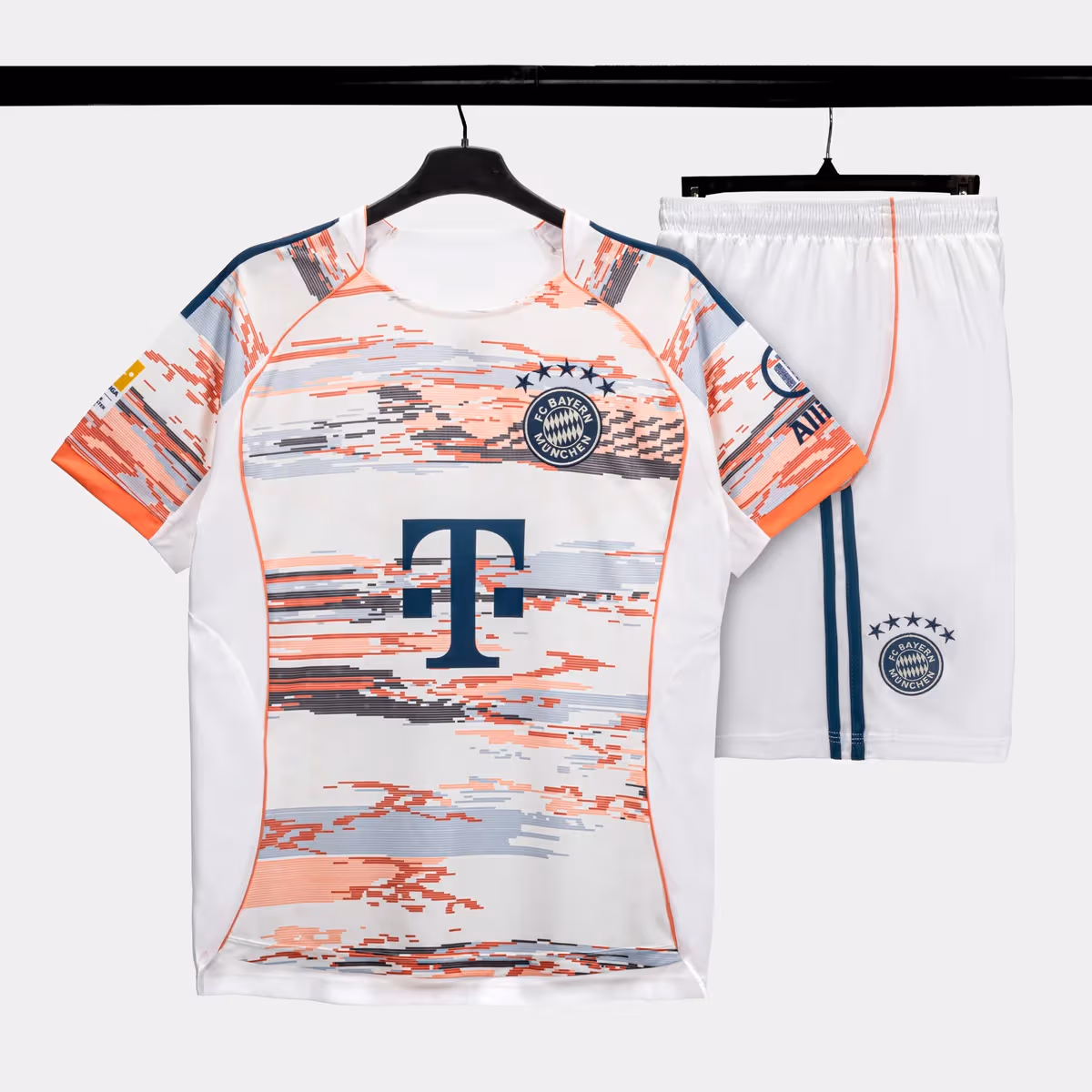 Bộ Quần Áo Bóng Đá Strivend Bayern Munich Kem Away SS26