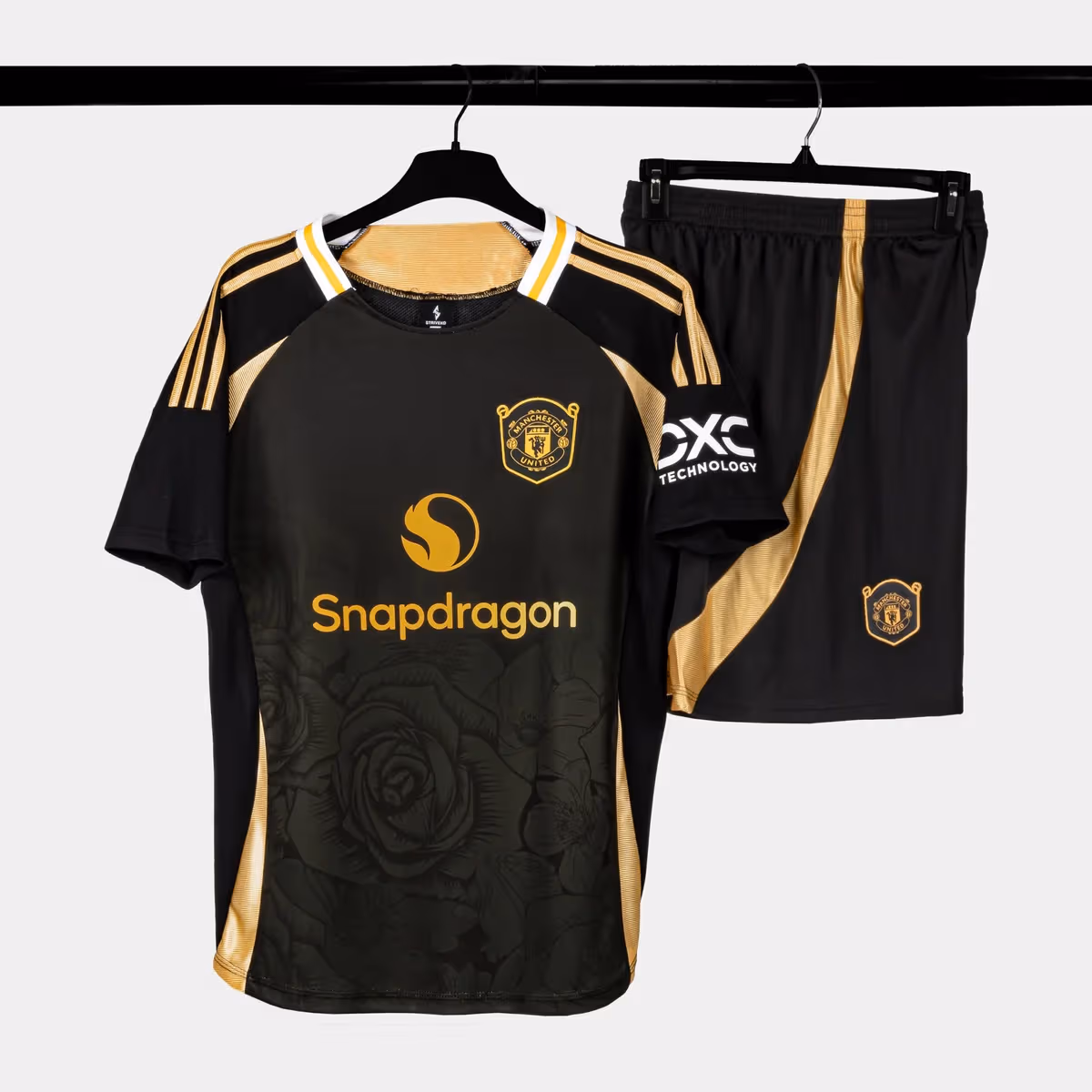 Bộ Quần Áo Bóng Đá Strivend Manchester United Đen Rose 24/25