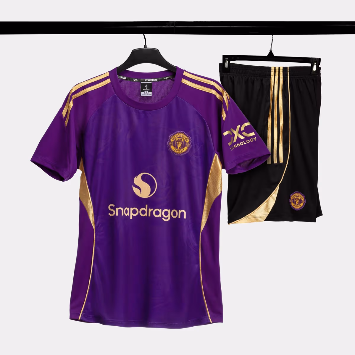Bộ Quần Áo Bóng Đá Strivend Manchester United Hoa Hồng Tím SS26