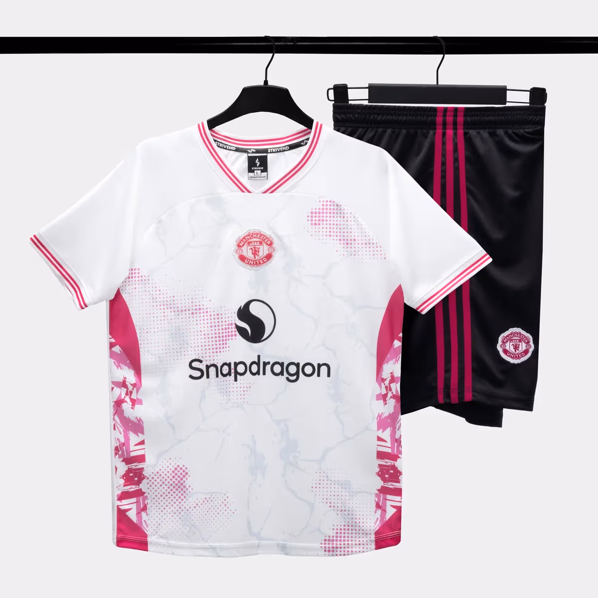 Bộ Quần Áo Bóng Đá Strivend Manchester United Trắng Hồng Design SS26