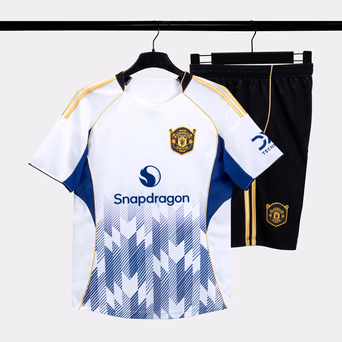 Bộ Quần Áo Bóng Đá Strivend Manchester United Trắng Xanh Design SS26