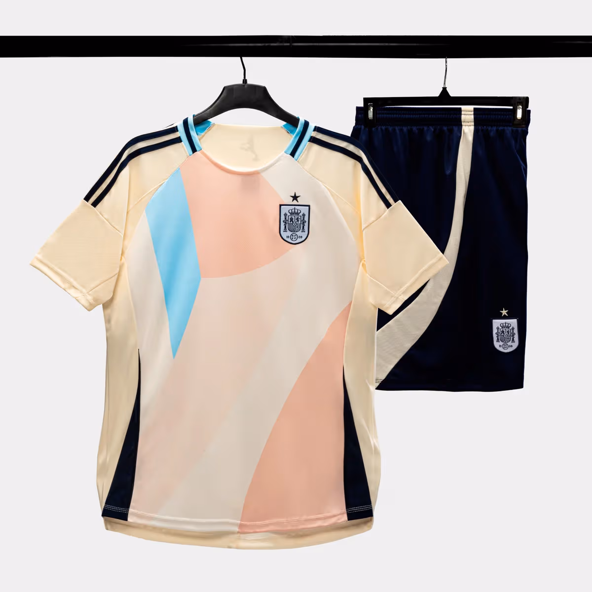 Bộ Quần Áo Bóng Đá Strivend Tây Ban Nha Kem Away SS25