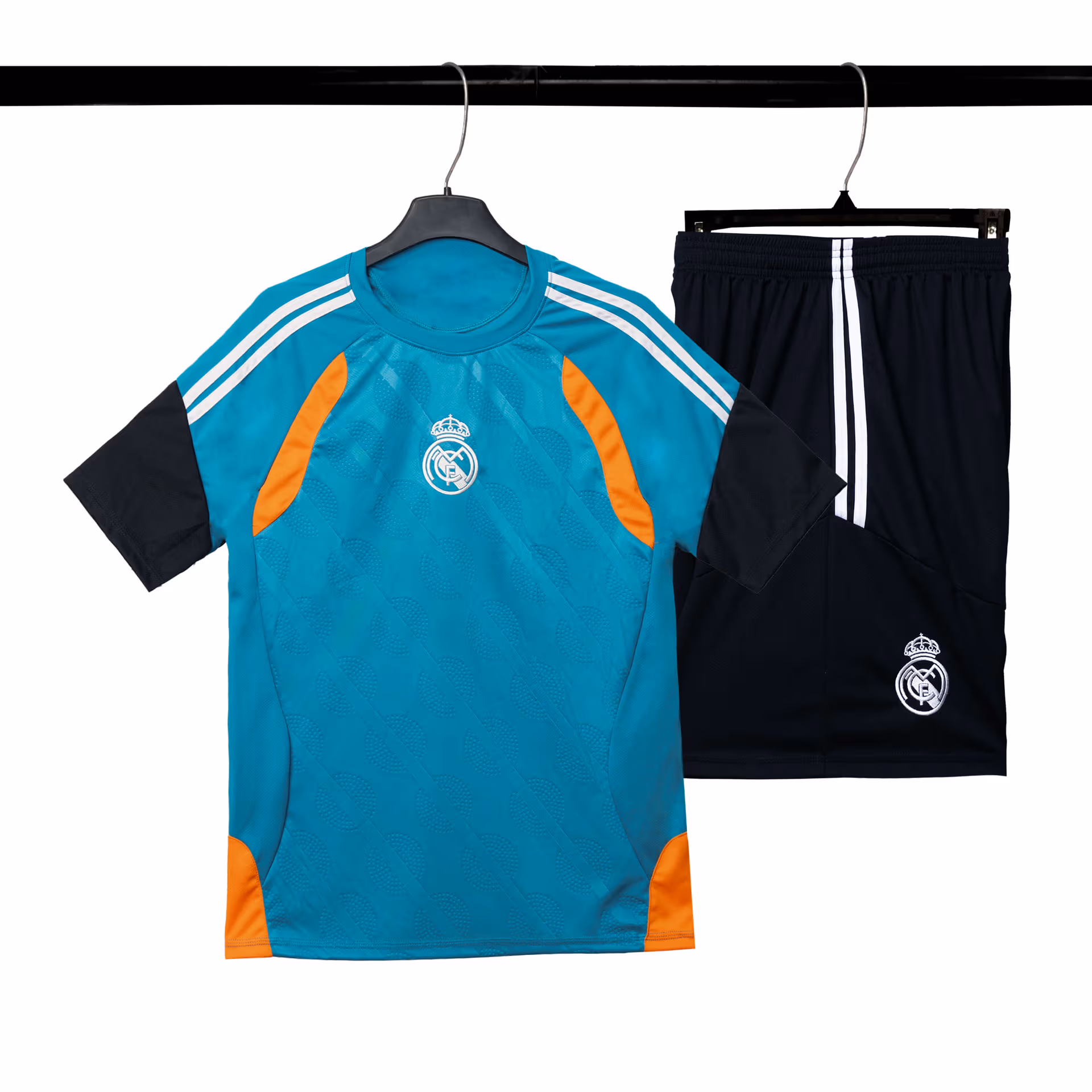 Bộ Quần Áo Bóng Đá Strivend Real Cổ Vịt Design SS26