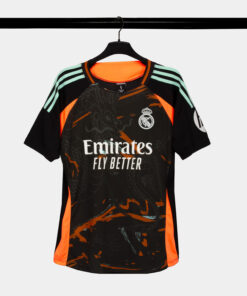 BO-QUAN-AO-BONG-DA-STRIVEND-REAL-MADRID-RONG-DEN-2025