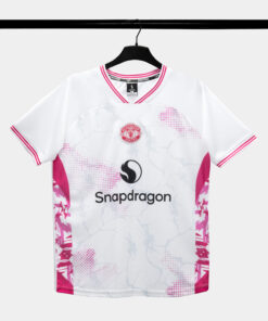 BO-QUAN-AO-BONG-DA-STRIVEND-MU-TRANG-HONG-DESIGN-SS26