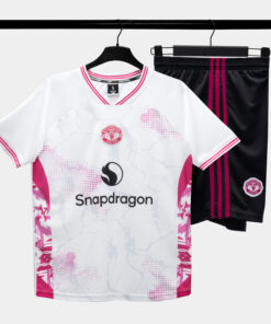 BO-QUAN-AO-BONG-DA-STRIVEND-MU-TRANG-HONG-DESIGN-SS26