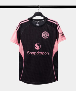 STRIVEND-MANCHESTER-UNITED-DEN-HONG-DESIGN-SS26