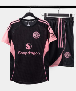 STRIVEND-MANCHESTER-UNITED-DEN-HONG-DESIGN-SS26